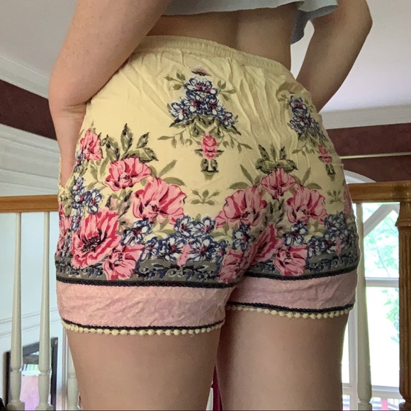 Blue Rain Elastic Shorts - Picture 5 of 5